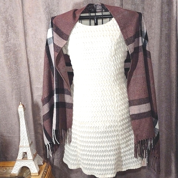 NWT Top It Off Plaid Wrap Shawl or Scarf - Picture 7 of 10